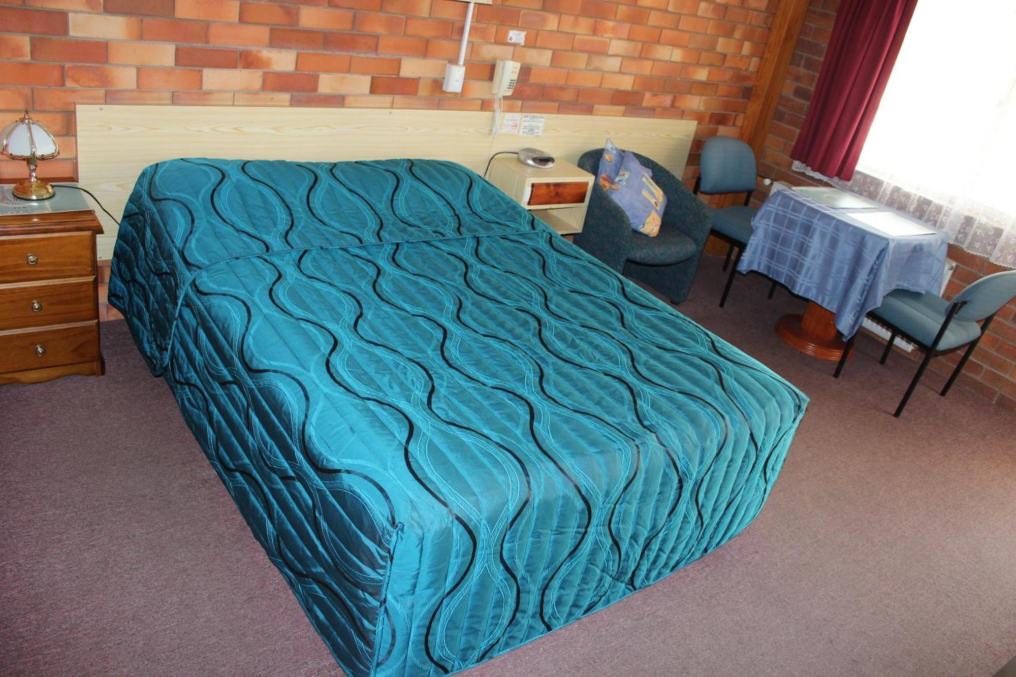 Glen Innes Lodge Motel Room photo