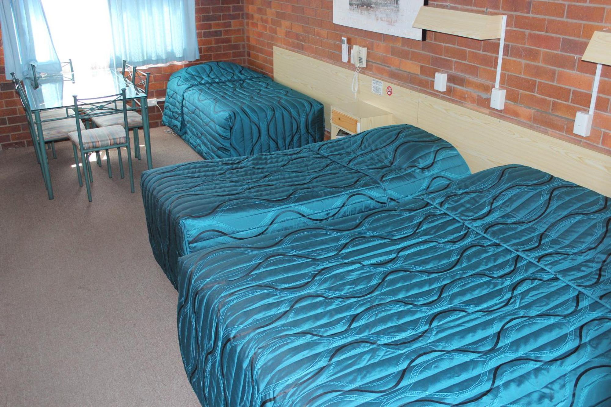 Glen Innes Lodge Motel Room photo