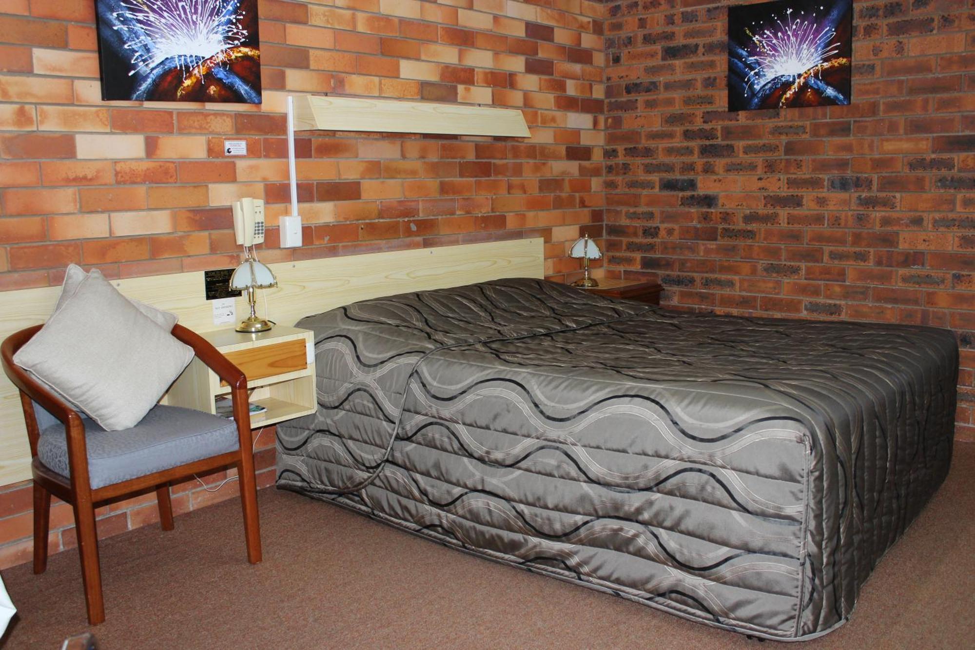 Glen Innes Lodge Motel Room photo